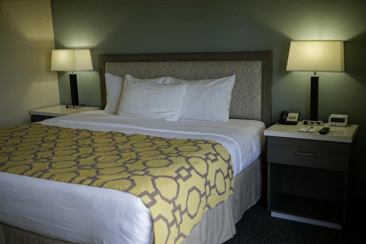 Hotel Baymont By Wyndham Shakopee Esterno foto