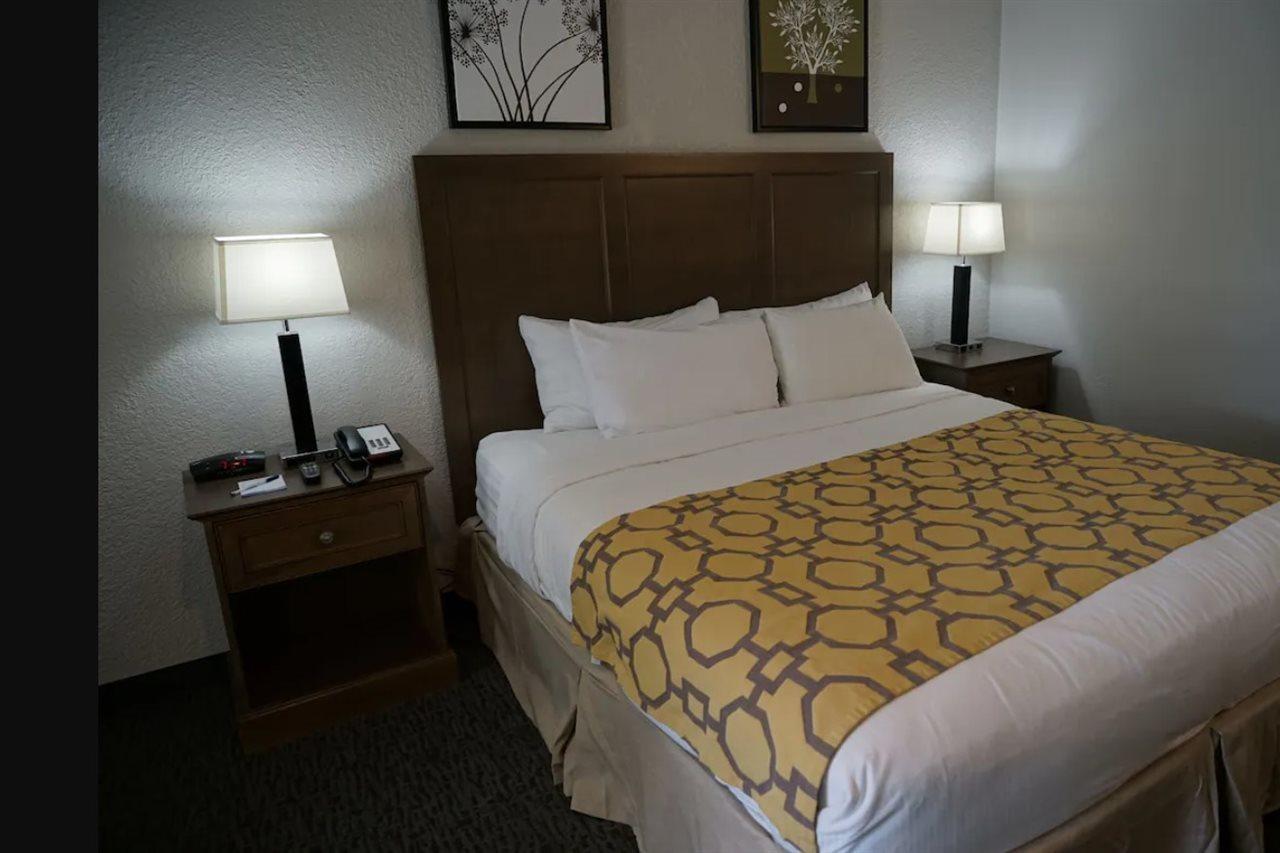 Hotel Baymont By Wyndham Shakopee Esterno foto