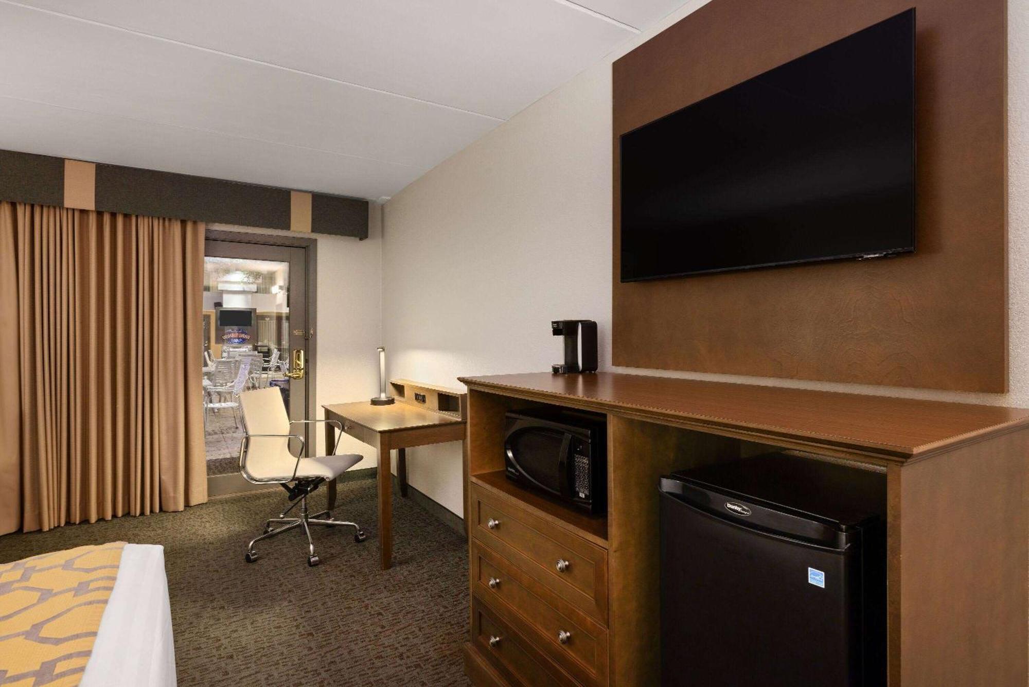 Hotel Baymont By Wyndham Shakopee Esterno foto