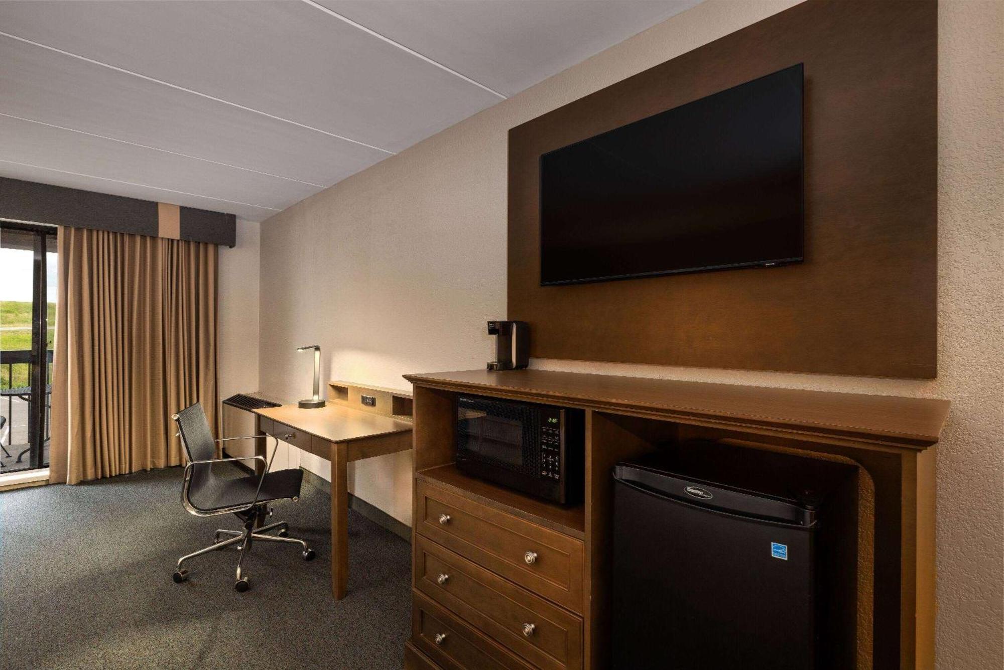 Hotel Baymont By Wyndham Shakopee Esterno foto
