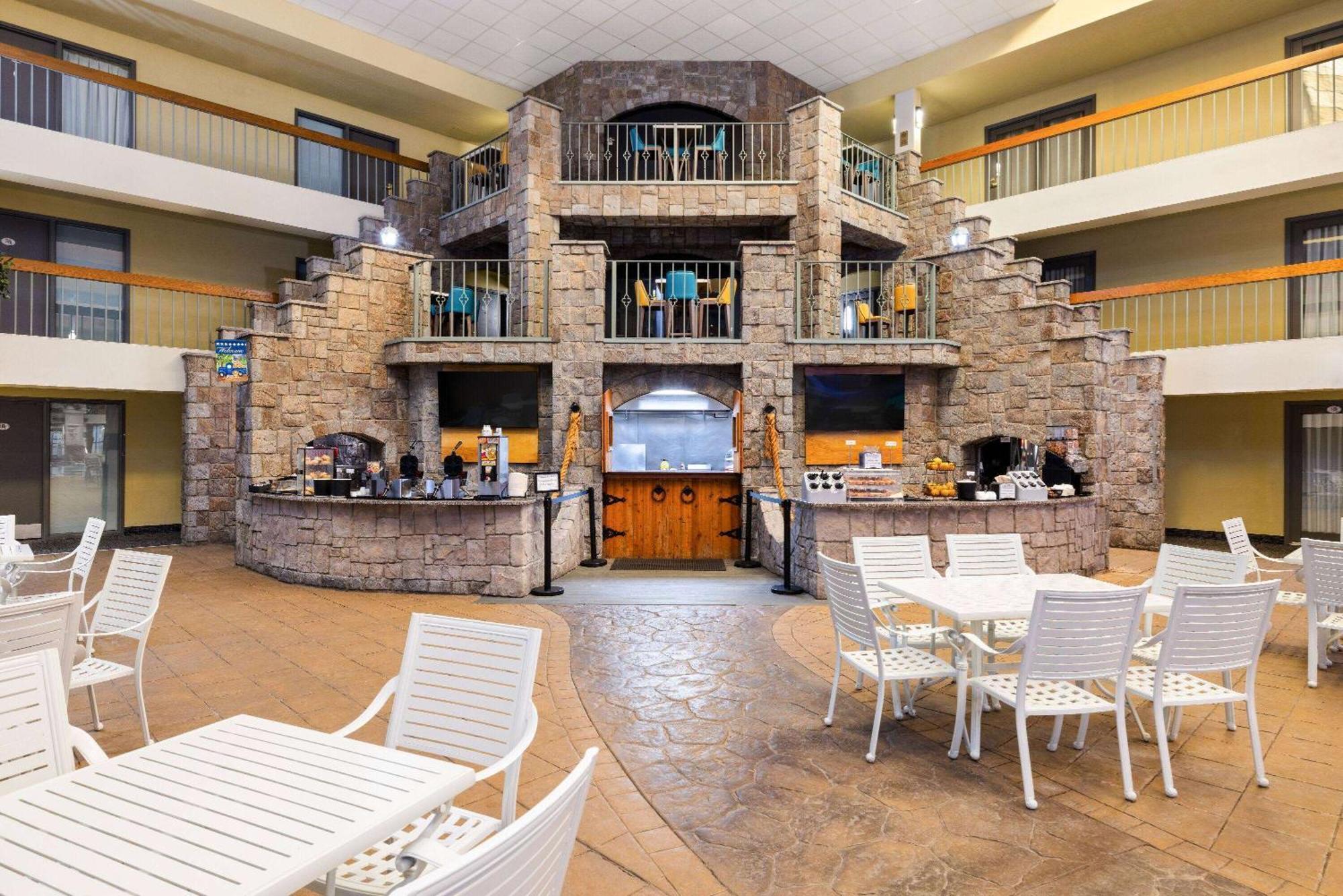 Hotel Baymont By Wyndham Shakopee Esterno foto